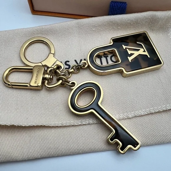 LOUIS VUITTON Porte Cles Confidence Bag Charm Key Ring Gold Metallic M65088 - Picture 16 of 17